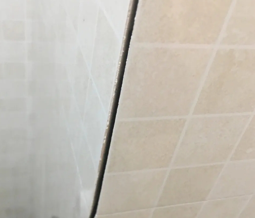 绵阳市瓷砖空鼓维修公司分享阳台瓷砖脱落的修复过程可以分为以下几个步骤