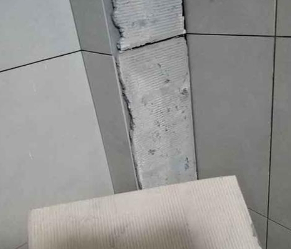 绵阳市瓷砖空鼓维修公司分享下厨房瓷砖脱落的补救措施。